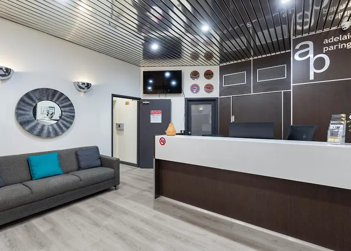 Adelaide Paringa Hotel